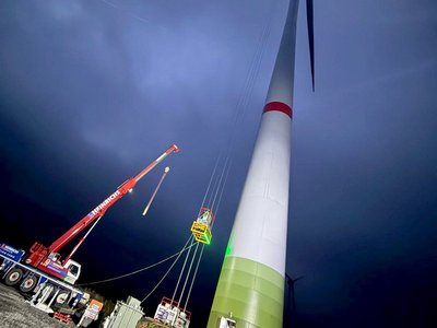 MCflex Hoists the Lifting Platform
