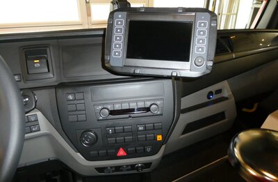 Driver's cab with SMARTdisplay 870